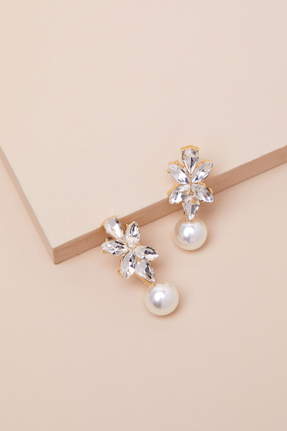 LULUS GRISELDA GOLD RHINESTONE PEARL DROP EARRINGS