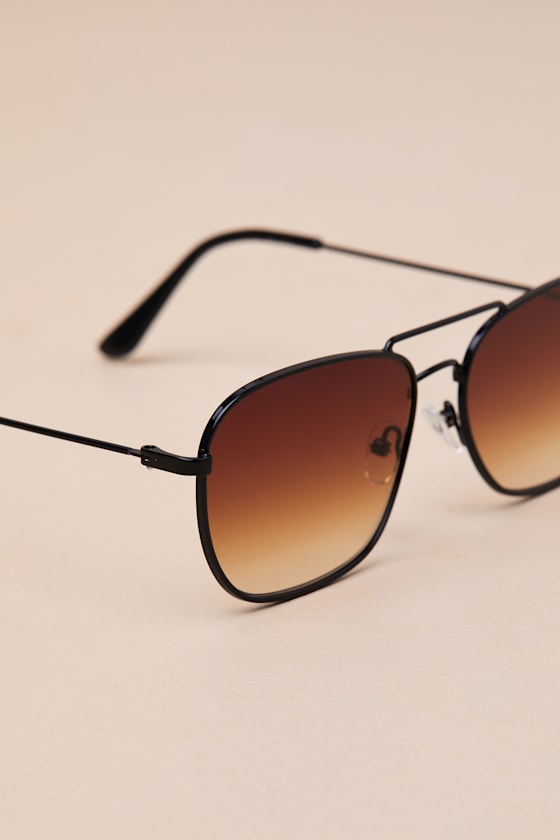 Lulus Gabryle Black And Brown Aviator Sunglasses In Black