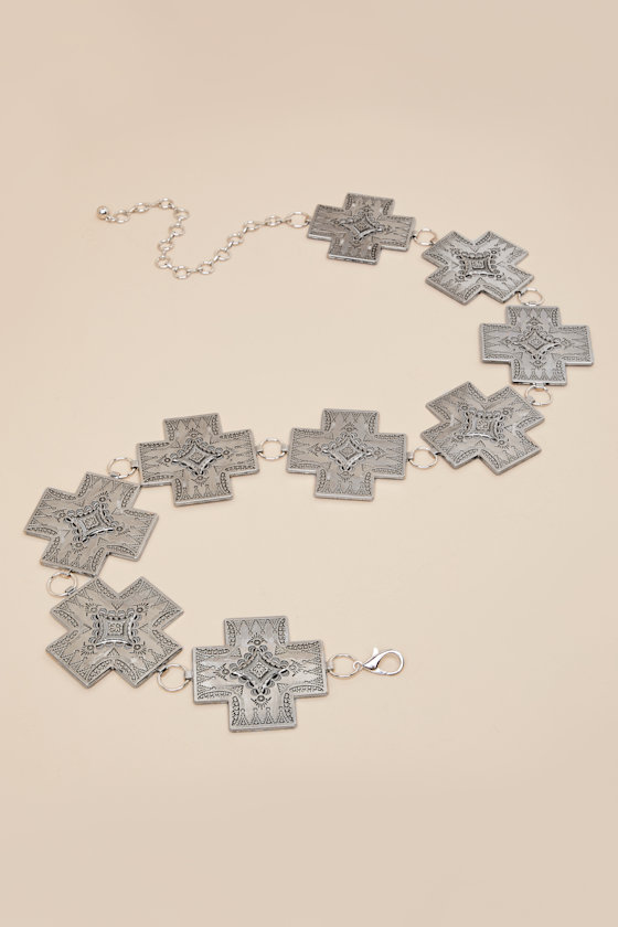 Lulus Willene Silver Etched Cross Concho Belt In Silver