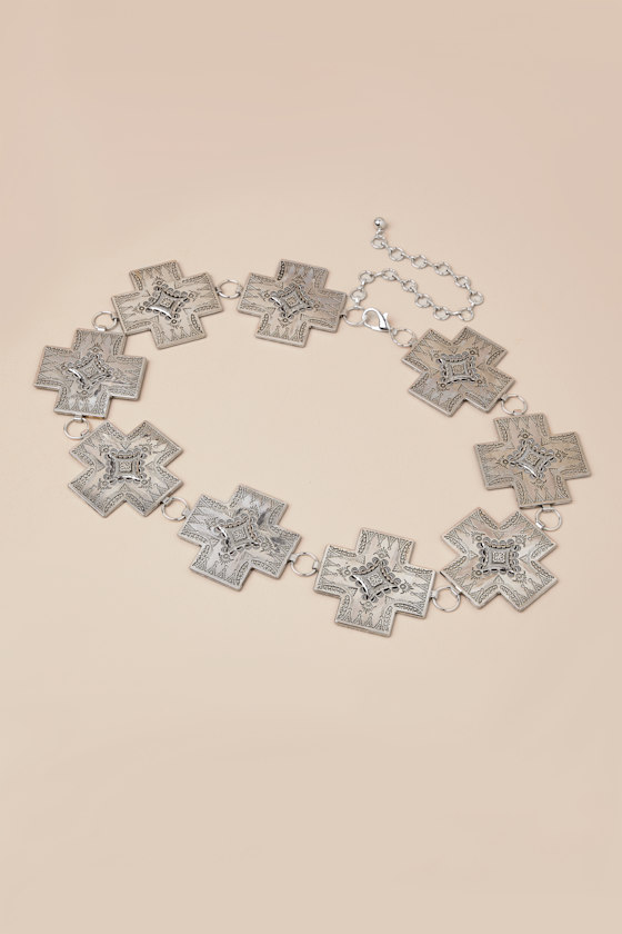 Lulus Willene Silver Etched Cross Concho Belt In Silver