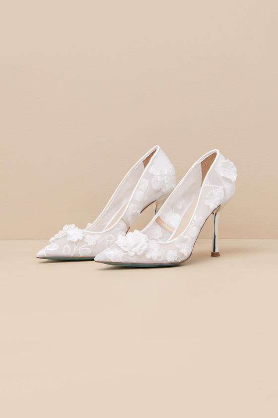 BETSEY JOHNSON SB-AIMEY LACE IVORY MESH FLORAL EMBROIDERED PUMPS
