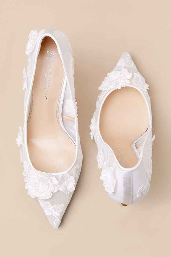 BETSEY JOHNSON SB-AIMEY LACE IVORY MESH FLORAL EMBROIDERED PUMPS