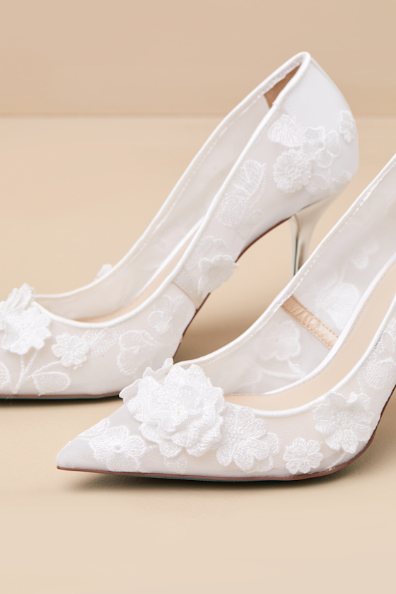 BETSEY JOHNSON SB-AIMEY LACE IVORY MESH FLORAL EMBROIDERED PUMPS