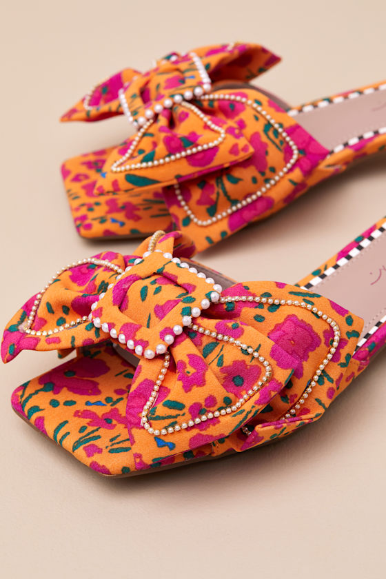 BETSEY JOHNSON GARNET ORANGE FLORAL PEARL BOW SLIDE SANDALS