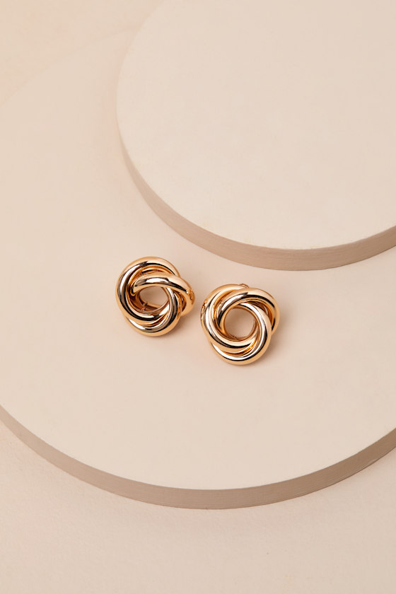 LULUS CHESSA GOLD TWISTED CIRCLE STUD EARRINGS