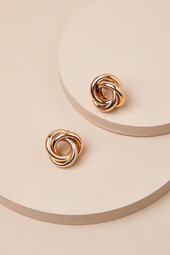 LULUS CHESSA GOLD TWISTED CIRCLE STUD EARRINGS