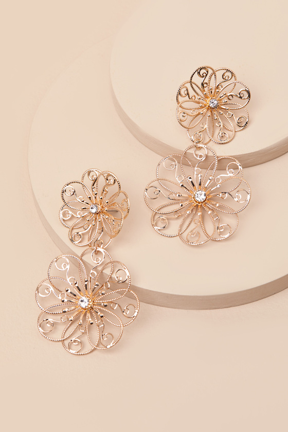 LULUS JENISE GOLD WIRE FLOWER DROP EARRINGS