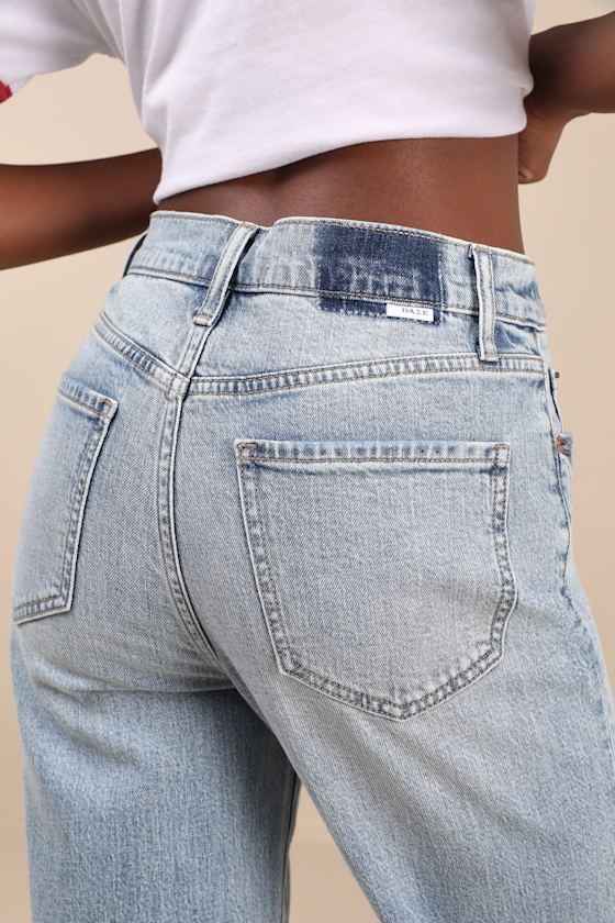 DAZE DENIM SUNDAZE LIGHT WASH DENIM STRAIGHT LEG HIGH-RISE JEANS