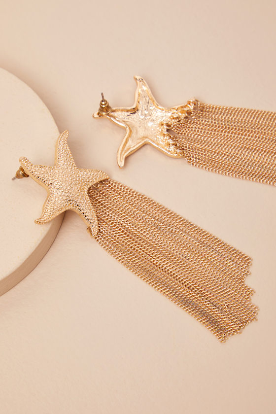 LULUS NEREUS GOLD STARFISH FRINGE STATEMENT EARRINGS