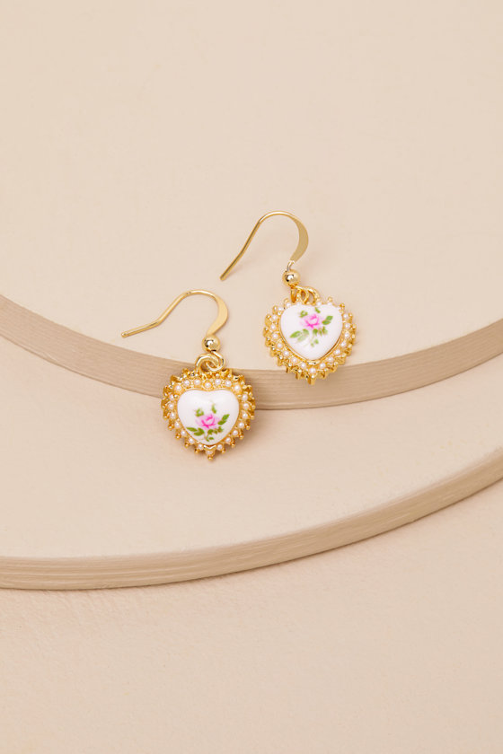 LULUS COMPLETELY LOVELY 14KT GOLD VINTAGE HEART EARRINGS