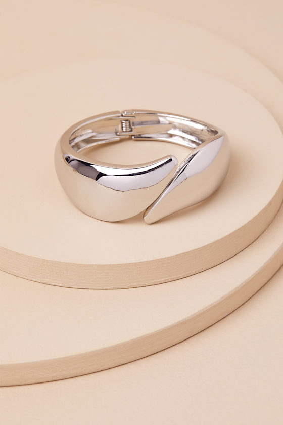 LULUS ABSTRACT ATTITUDE SILVER CUFF BRACELET