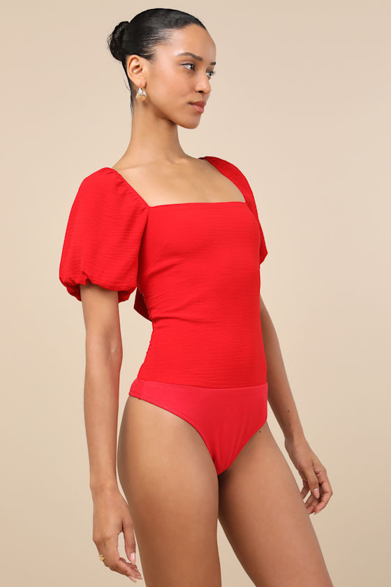 LULUS ABUNDANCE OF LOVE RED TEXTURED PUFF SLEEVE TIE-BACK BODYSUIT