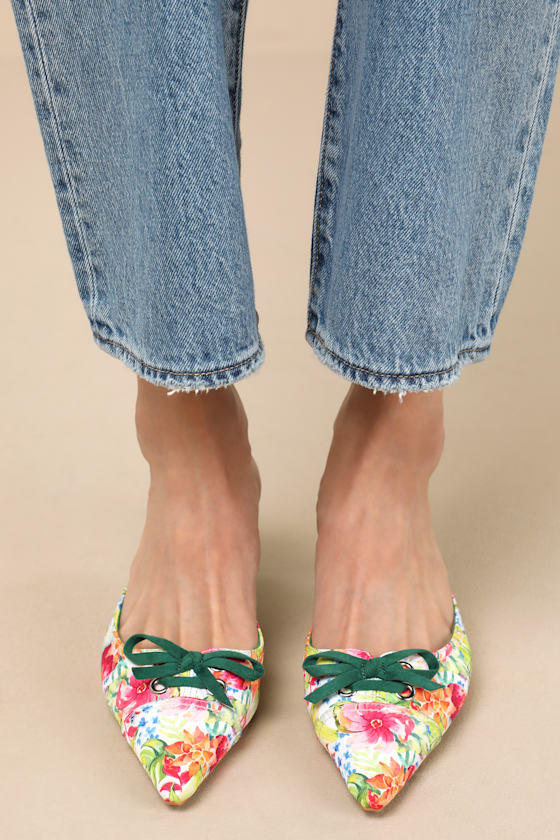 Lulus Rosalyne Floral Pointed-toe Kitten Heel Mule Pumps In White
