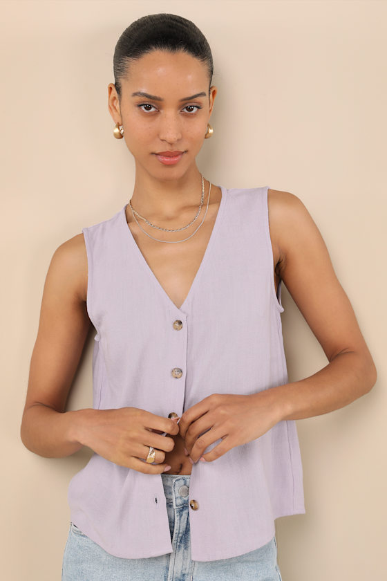 Casually Sophisticated Lilac Linen Sleeveless Button-Front Top 2