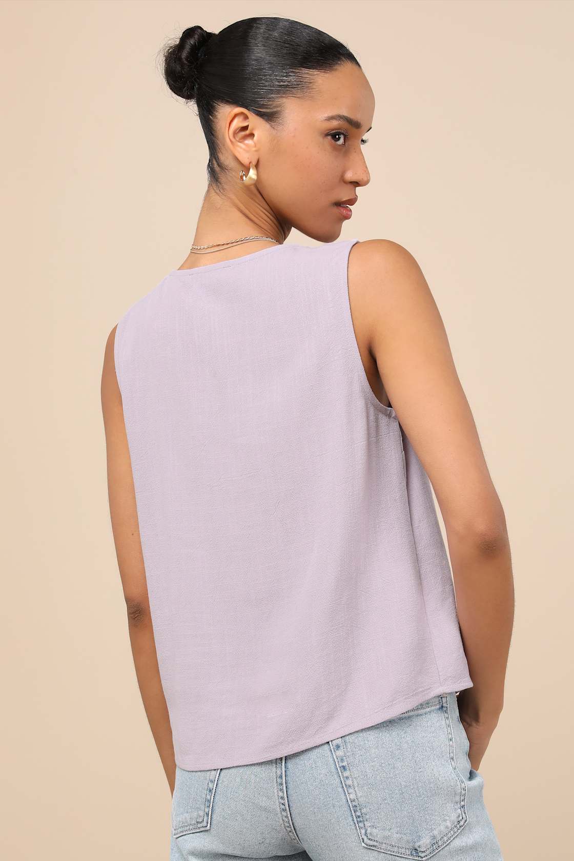 Casually Sophisticated Lilac Linen Sleeveless Button-Front Top