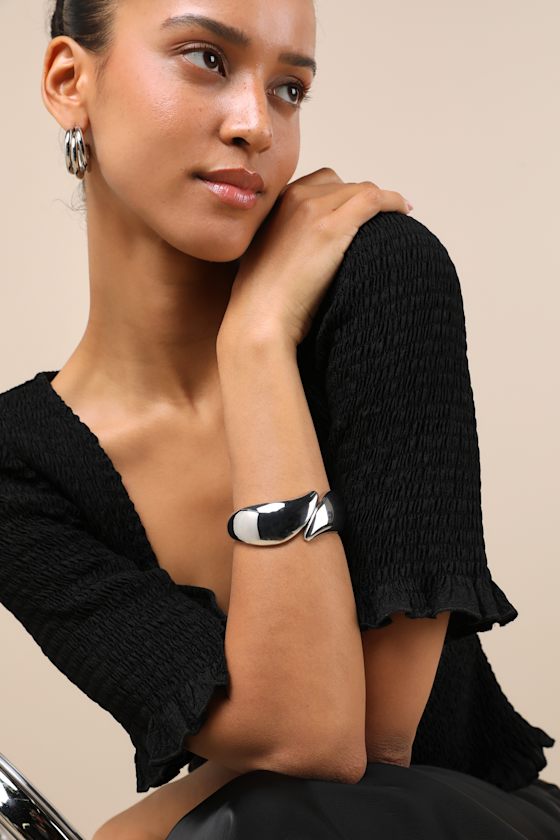 LULUS ABSTRACT ATTITUDE SILVER CUFF BRACELET