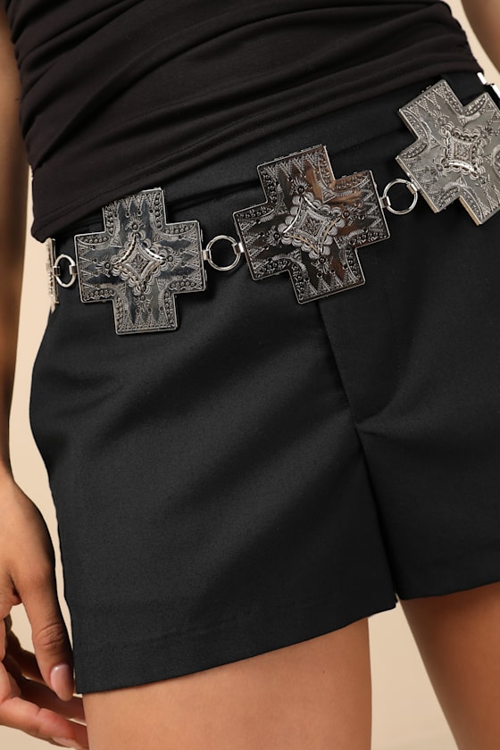 Lulus Willene Silver Etched Cross Concho Belt In Silver