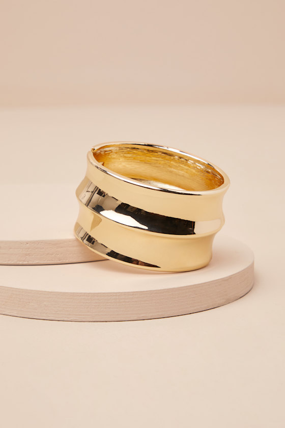 LULUS SANNIKA GOLD CHUNKY CUFF BRACELET