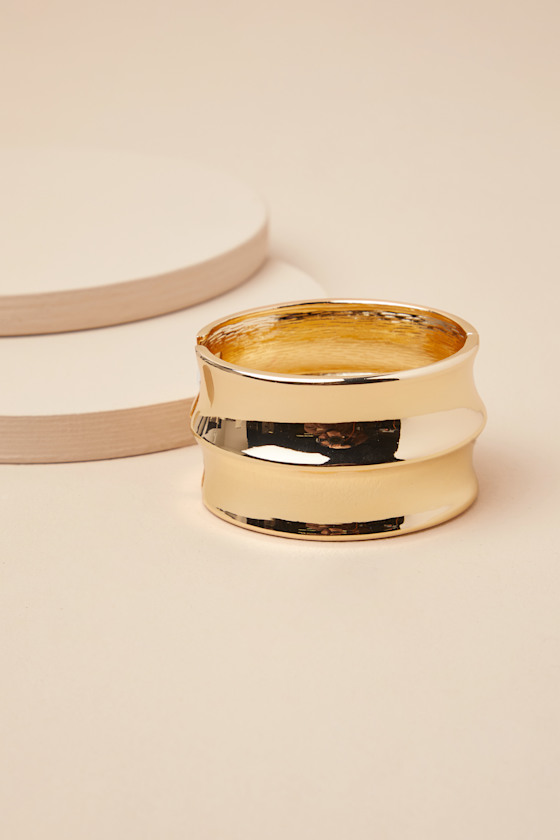 LULUS SANNIKA GOLD CHUNKY CUFF BRACELET