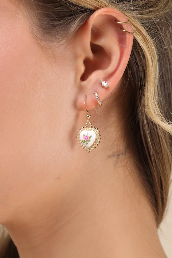 LULUS COMPLETELY LOVELY 14KT GOLD VINTAGE HEART EARRINGS
