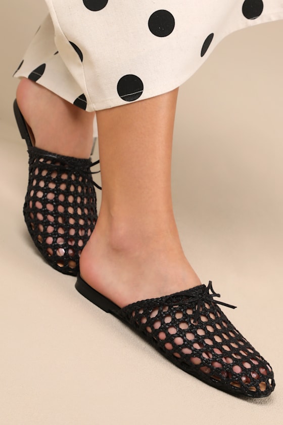 LULUS ALEXINE BLACK WOVEN RAFFIA FLAT SLIDES