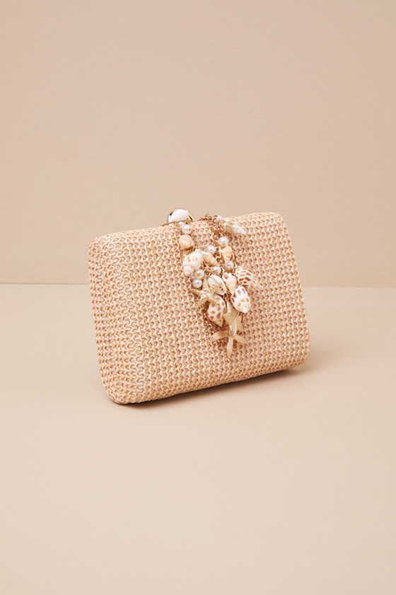 LULUS VITALIA BEIGE RAFFIA SHELL CHARM BOX CLUTCH