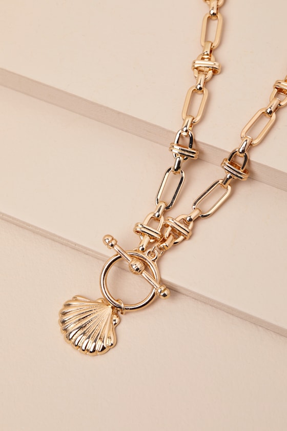 LULUS CASHLEY GOLD CHAIN LINK SEASHELL CHARM NECKLACE