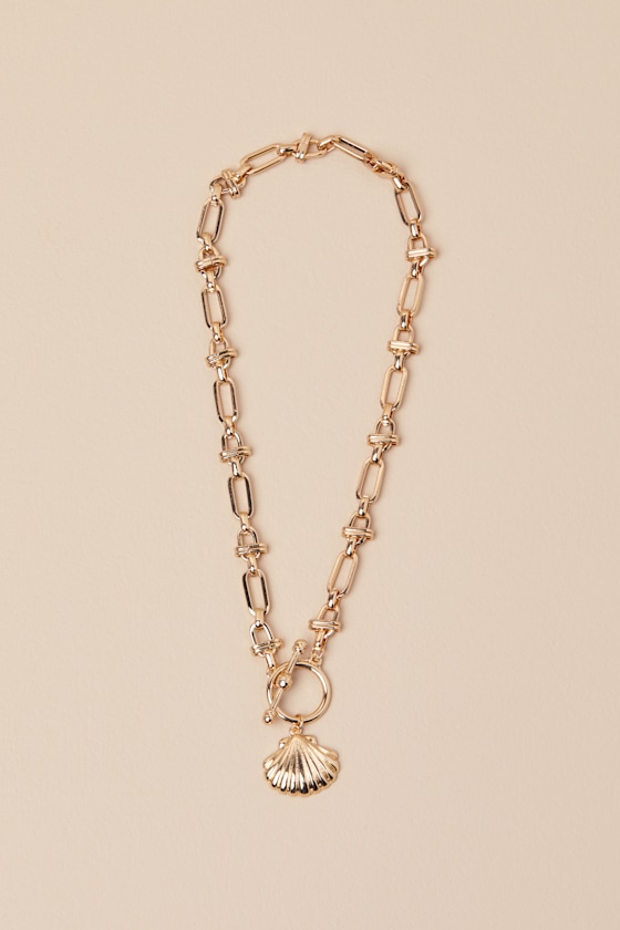 LULUS CASHLEY GOLD CHAIN LINK SEASHELL CHARM NECKLACE