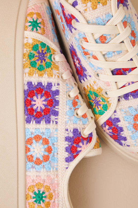 Dirty Laundry Rambling Crochet Platform Sneaker In Pink