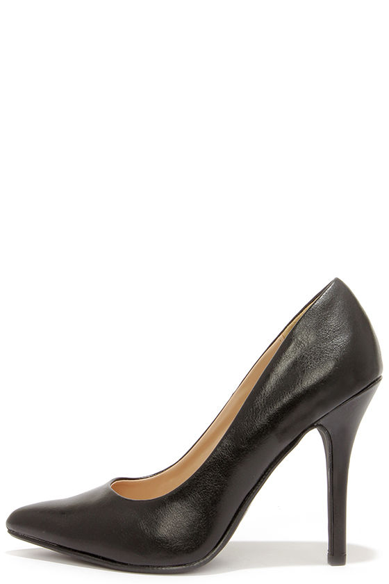 black matte pumps