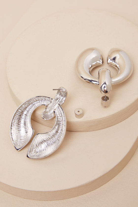LULUS HANIA SILVER CHUNKY DOOR KNOCKER EARRINGS