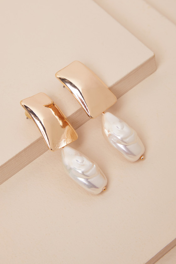 LULUS LOLLA GOLD PEARL DROP EARRINGS