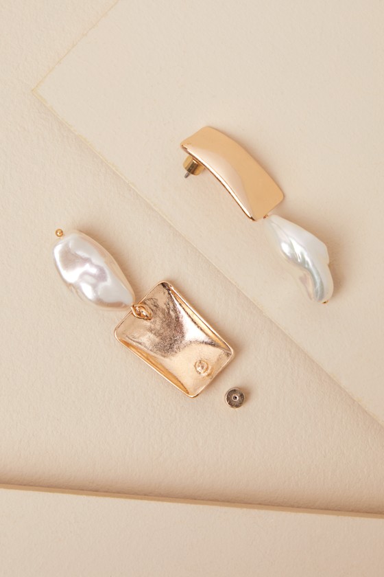 LULUS LOLLA GOLD PEARL DROP EARRINGS