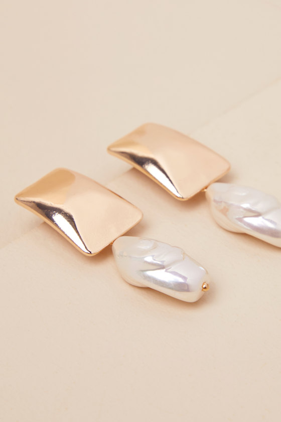 LULUS LOLLA GOLD PEARL DROP EARRINGS
