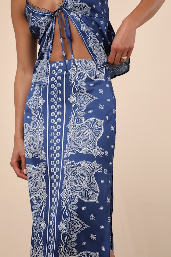LULUS CALYPSO BLUE BANADANA PRINT SATIN MIDI SKIRT
