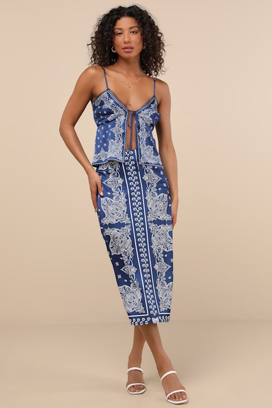 LULUS CALYPSO BLUE BANADANA PRINT SATIN MIDI SKIRT