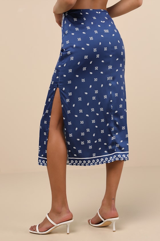 LULUS CALYPSO BLUE BANADANA PRINT SATIN MIDI SKIRT