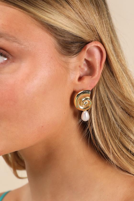 LULUS CERITH GOLD SHELL PEARL EARRINGS