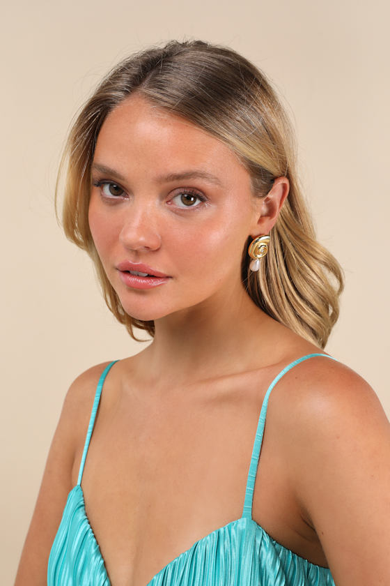 LULUS CERITH GOLD SHELL PEARL EARRINGS