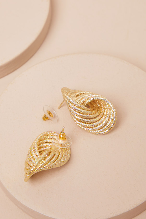 LULUS KLASINA SPARKLY GOLD TWISTED LAYERED EARRINGS