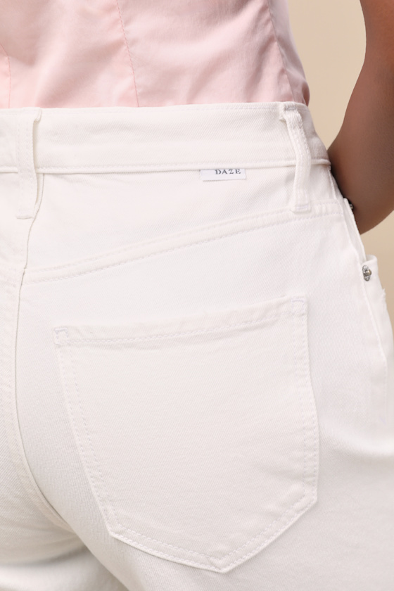Daze Denim Sundaze White Raw Hem Cropped Denim Jeans In White