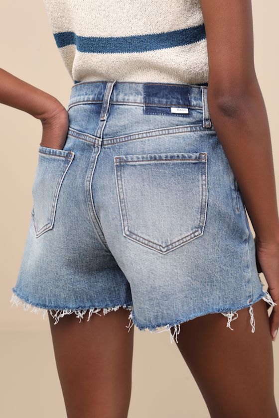 Daze Denim The Knockout Medium Wash Raw Hem Denim Shorts In Blue