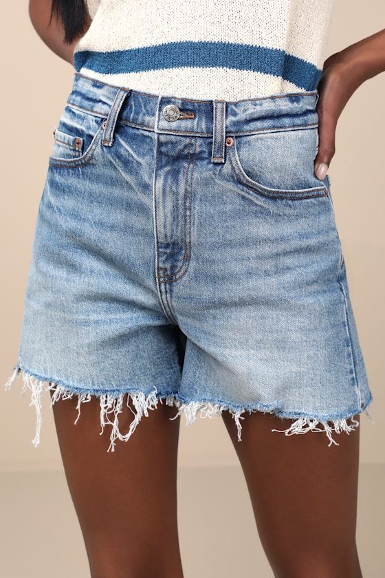Daze Denim The Knockout Medium Wash Raw Hem Denim Shorts In Blue
