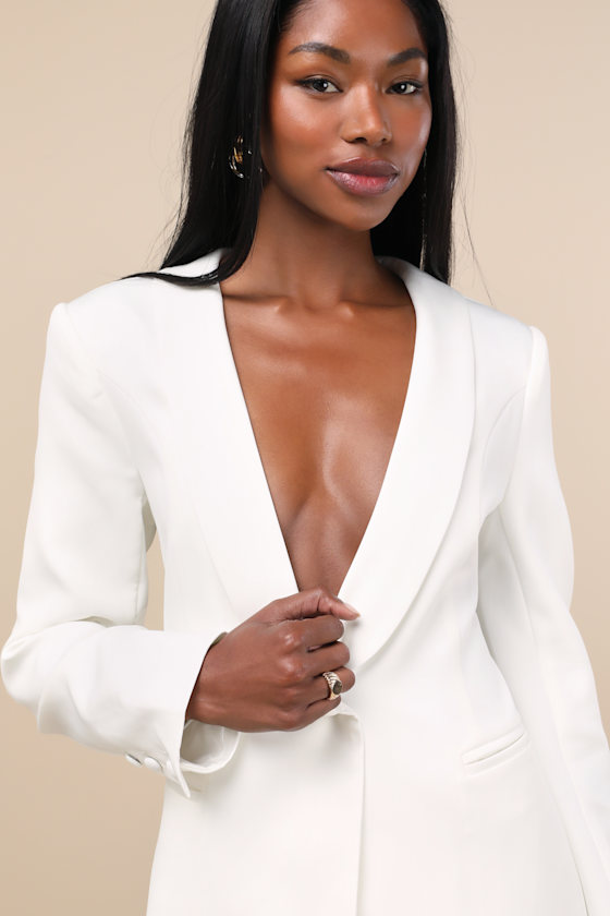Elliatt Florence Ivory Button-front Blazer In Ivory