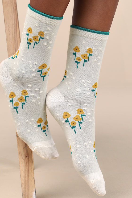 Bountiful Bouquet Pale Blue Crew Socks 1
