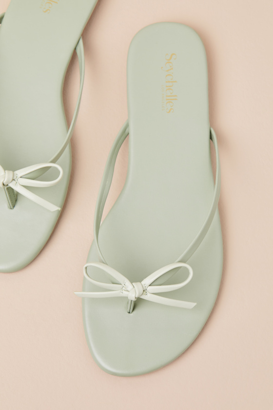 SEYCHELLES WISH LIST SEAFOAM VEGAN LEATHER BOW THONG SANDALS