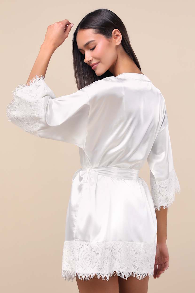 All A Dream Ivory Lace Satin Short Robe