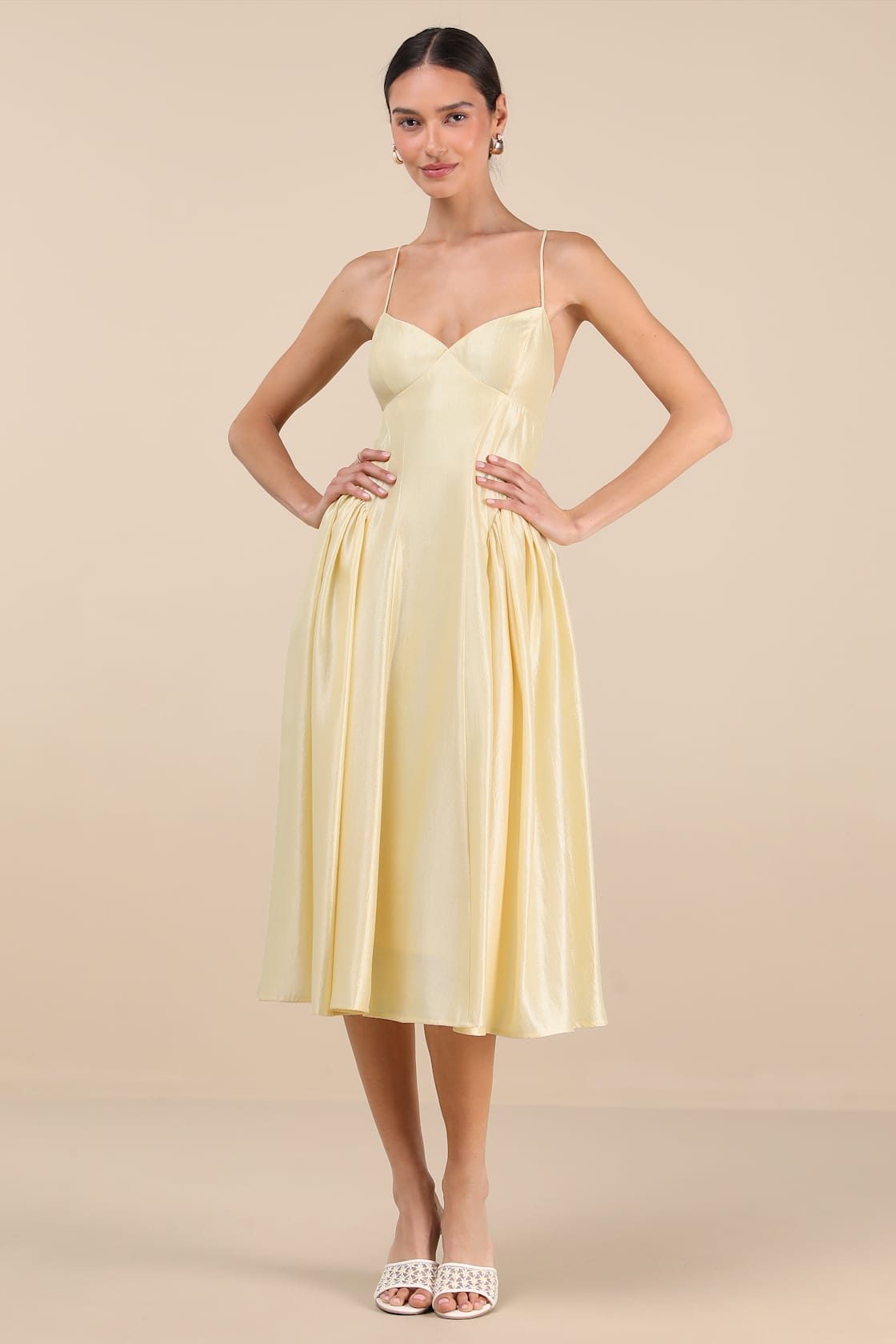 Paride Shiny Light Yellow Gathered Lace-Up Midi Dress