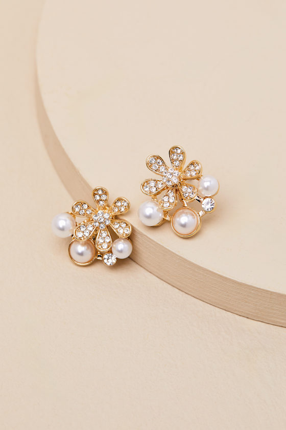LULUS ALDEA GOLD RHINESTONE PEARL FLOWER EARRINGS