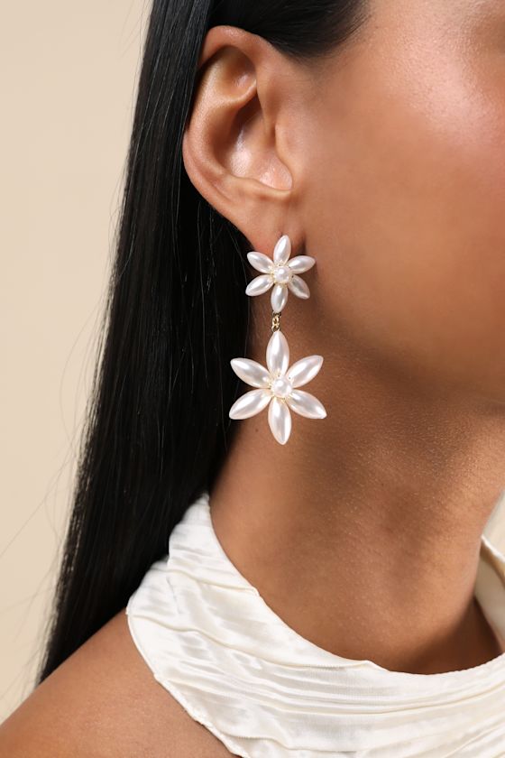 Chloris White Pearl Flower Drop Earrings 4